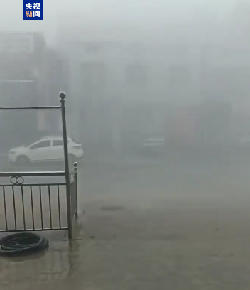 东兴资本配资 湖南岳阳市气象台连发多条暴雨、雷雨大风红色预警&#32;请注意防范